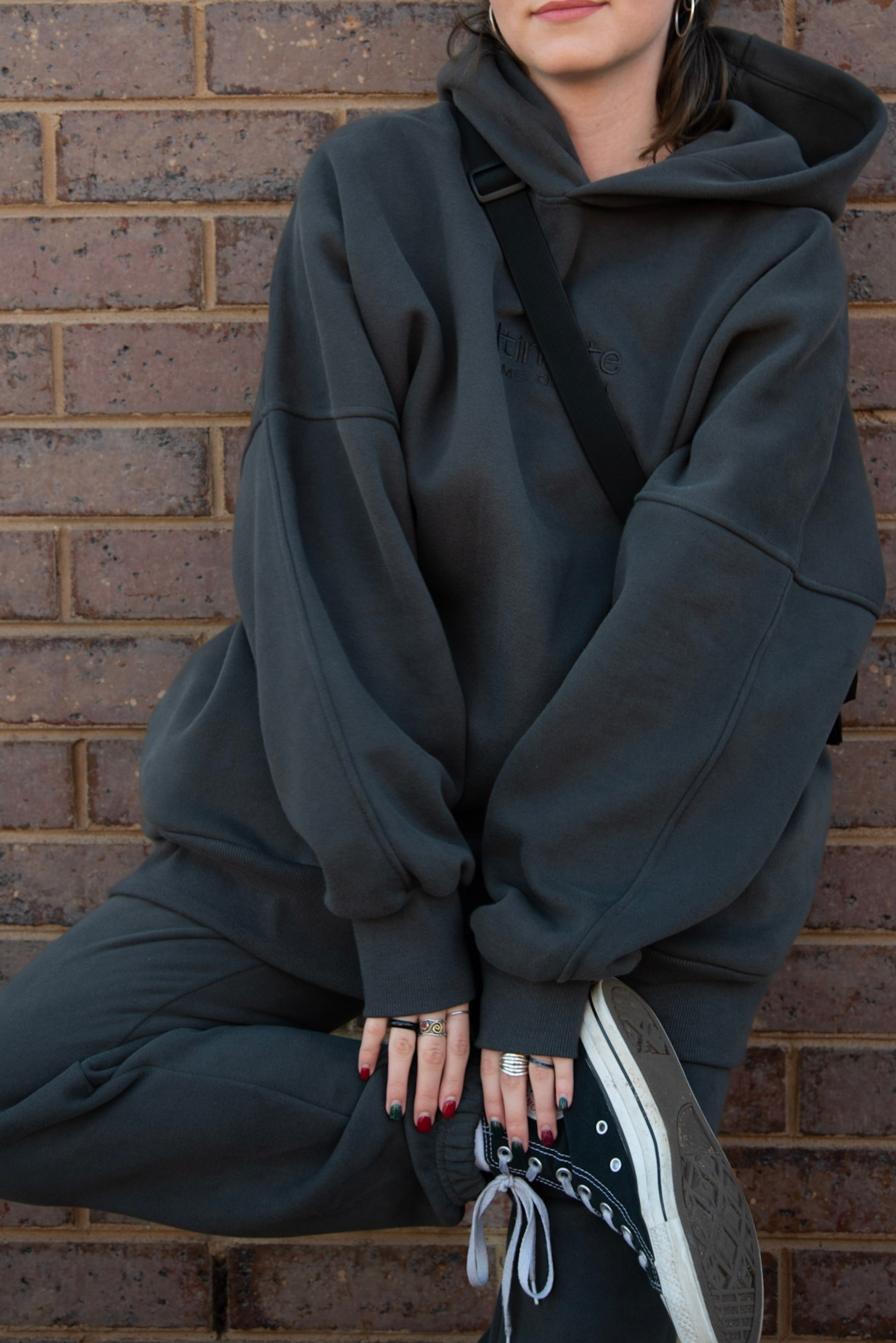 Black oversized cheap hoodie outfit